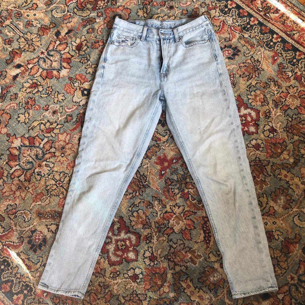 American Eagle light wash mom jeans